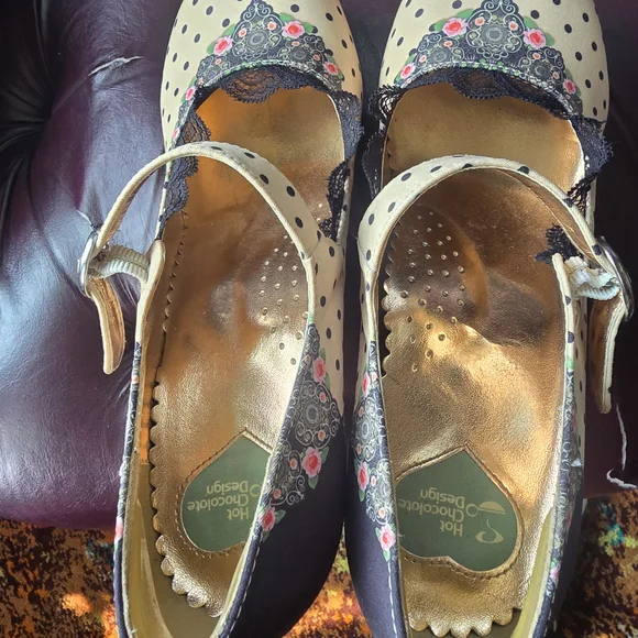 Elegant Floral Polka Dot Heels - Picture 3 of 5